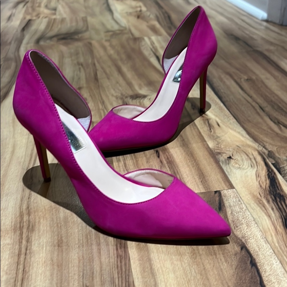 INC fuschia pumps